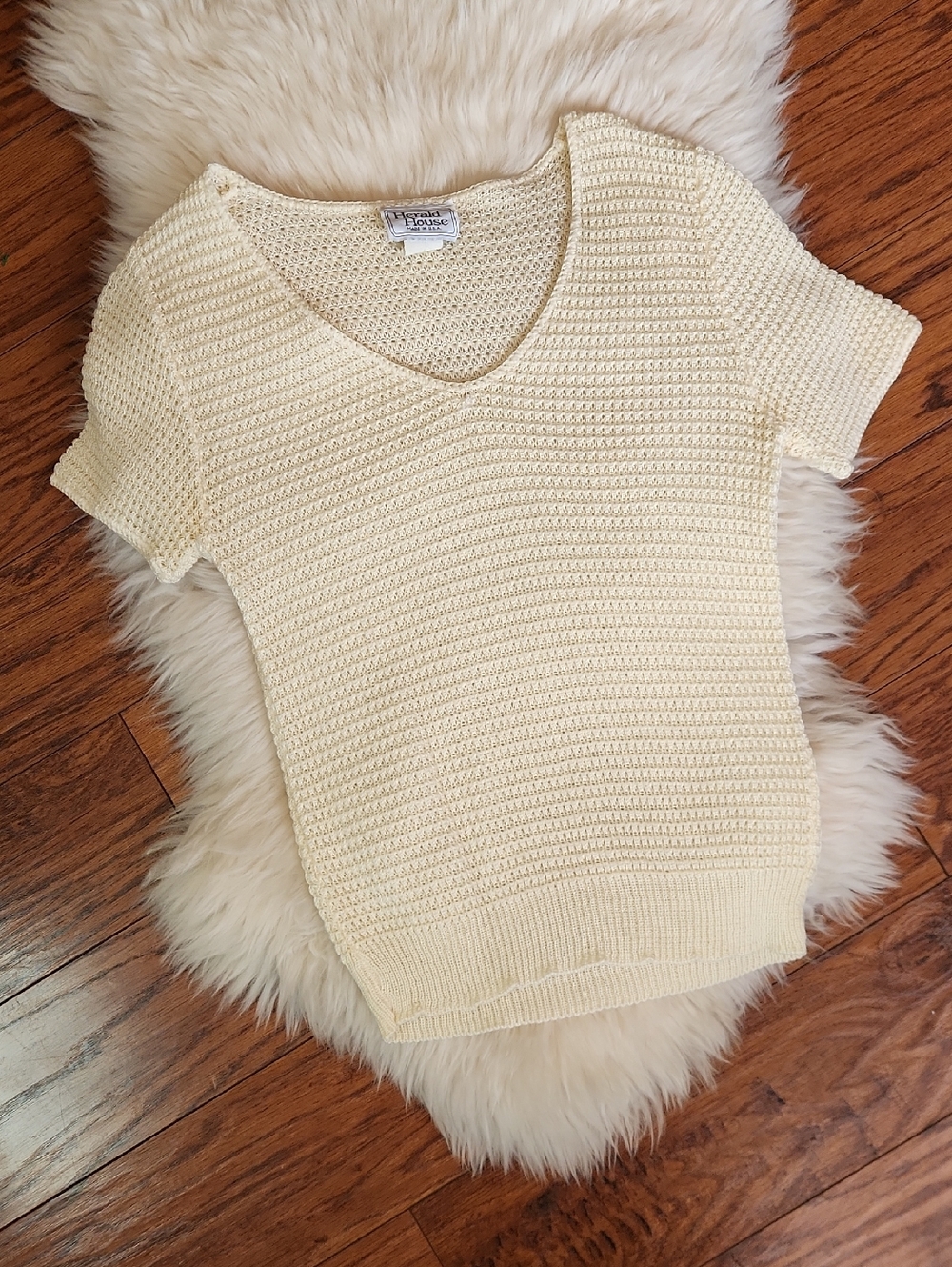 Herald House Vintage Cream Vneck Short Sleeved Knit Blouse